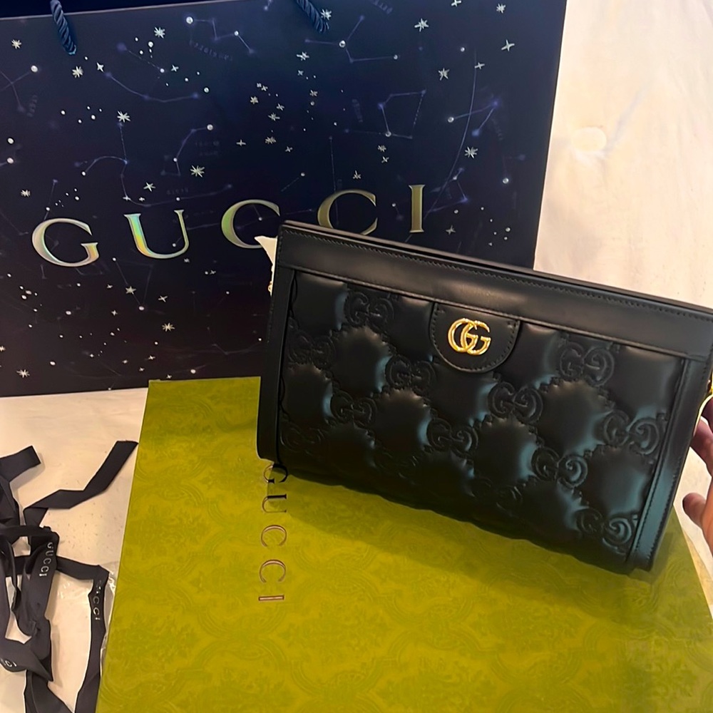 GG Matelassé
Chain strap:16.9" drop;Canvas strap:17.7" drop
10.2"Wx6.9"Hx3.1"D